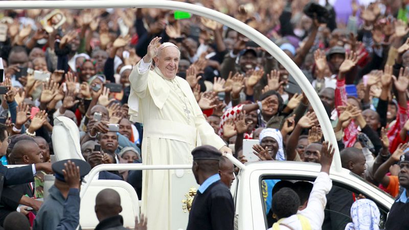 El papa Francisco condena en Kenia la "arrogancia" de los hombres que maltratan a las mujeres