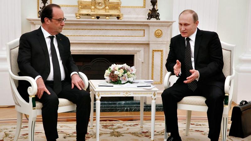 Putin y Hollande abogan por crear una "amplia coalición" contra el yihadismo y acuerdan coordinar sus ataques en Siria