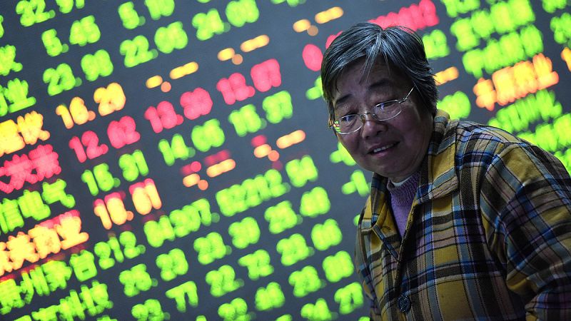 Las Bolsas chinas caen más de un 5% ante la ofensiva del regulador en su mayor desplome desde agosto