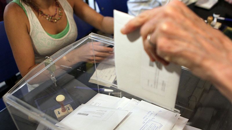 La Junta Electoral admite que existen "dificultades" para votar desde el extranjero el 20D