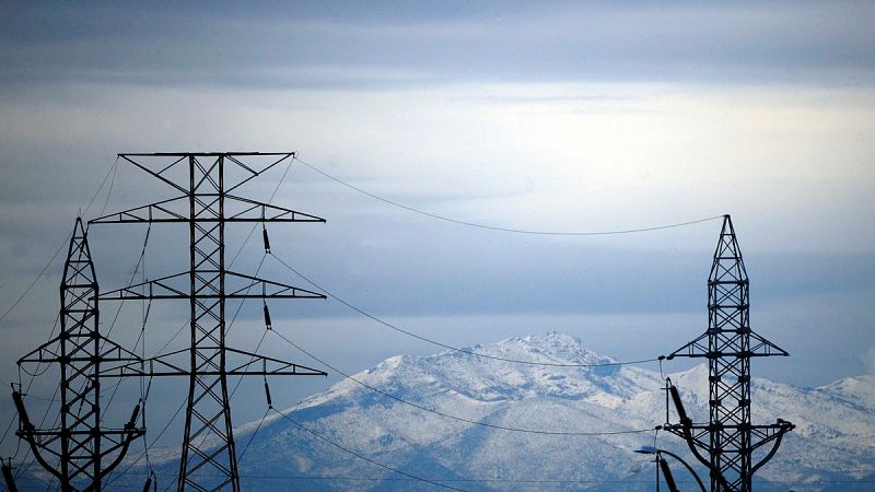 El sistema eléctrico cerró 2014 con un superávit de 550,3 millones de euros, el primero desde 2002