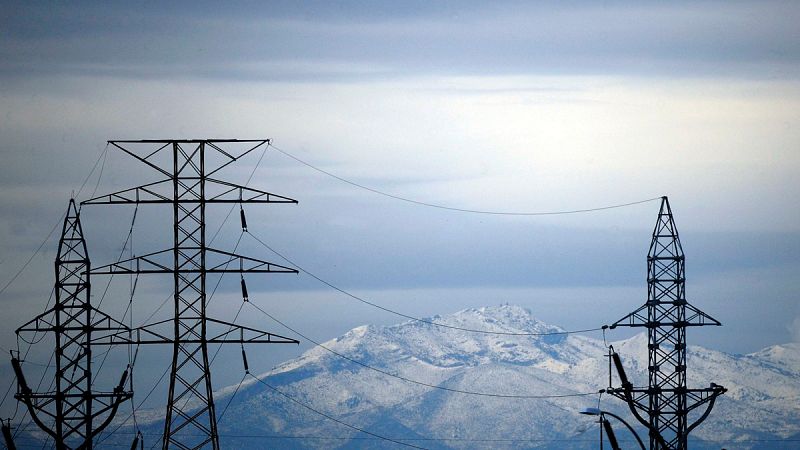 El sistema eléctrico cerró 2014 con un superávit de 550,3 millones de euros, el primero desde 2002