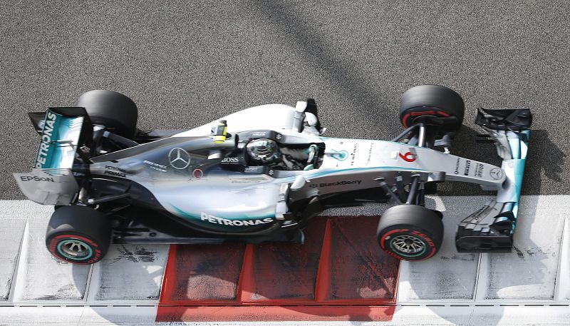 Rosberg se apunta la última 'pole' del año