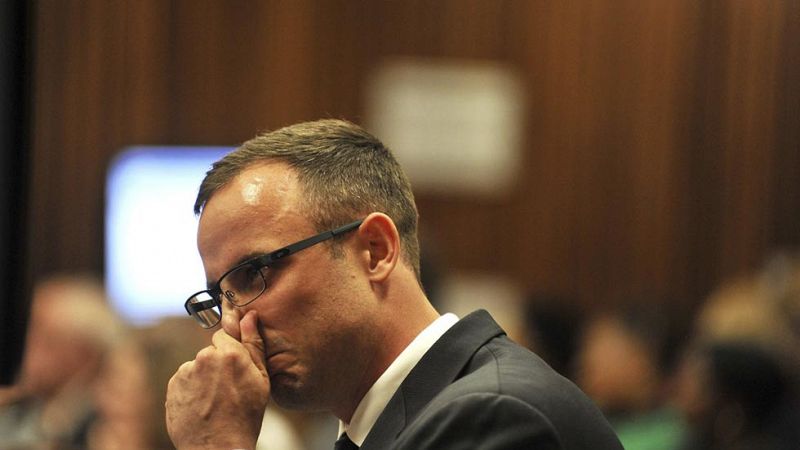 Pistorius es condenado por asesinato y volverá a prisión al menos 15 años