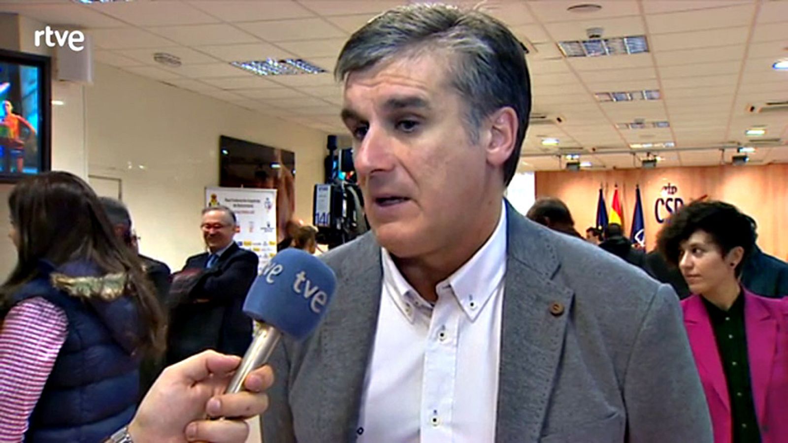 El seleccionador nacional de balonmano femenino ha destacado la igualdad que habrá en la cita mundialista de Dinamarca.