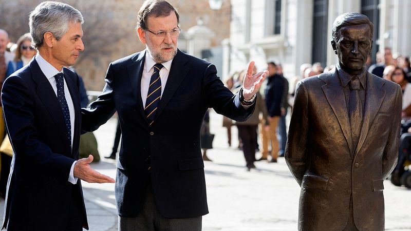 Rajoy no se cierra a reformar la Constitución pero pide hacerlo "con un consenso como el de Adolfo Suárez"