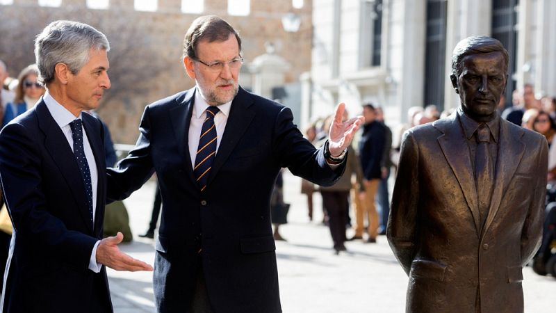 Rajoy evoca la figura de Suárez y Sánchez propone un pacto a Podemos y C's si gana "para el cambio"