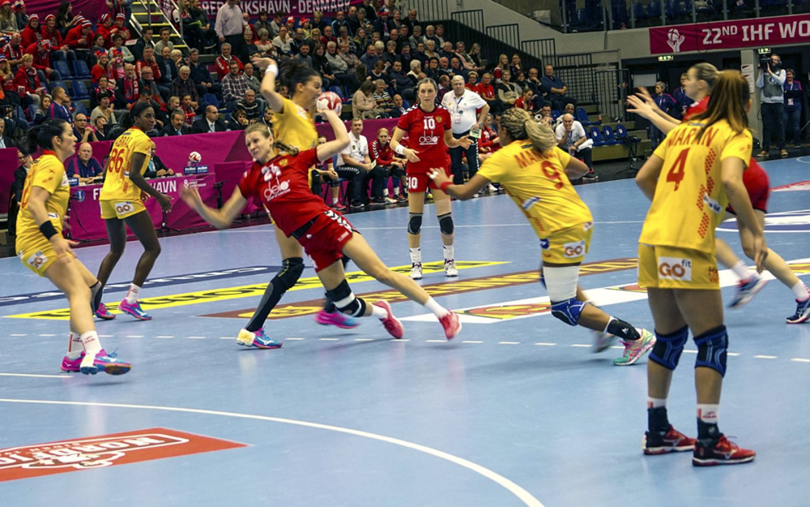 España paga con la derrota su mala gestión de las superioridades ante Rusia | Ver