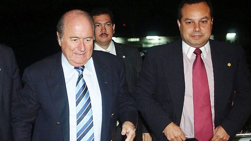 El FBI investiga el papel de Blatter en el escándalo de sobornos, según la BBC