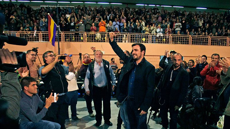 Alberto Garzón ve a Rajoy un "pésimo cuentacuentos" que "no pisa la calle"
