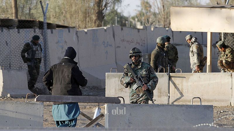 Mas de sesenta muertos en Afganistán en un ataque talibán al aeropuerto de Kandahar