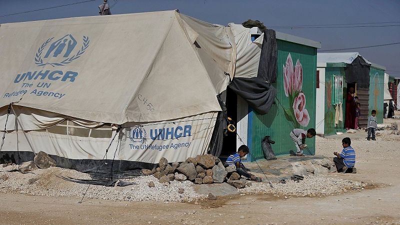 Jordania bloquea a 12.000 refugiados sirios en el desierto de su frontera noreste