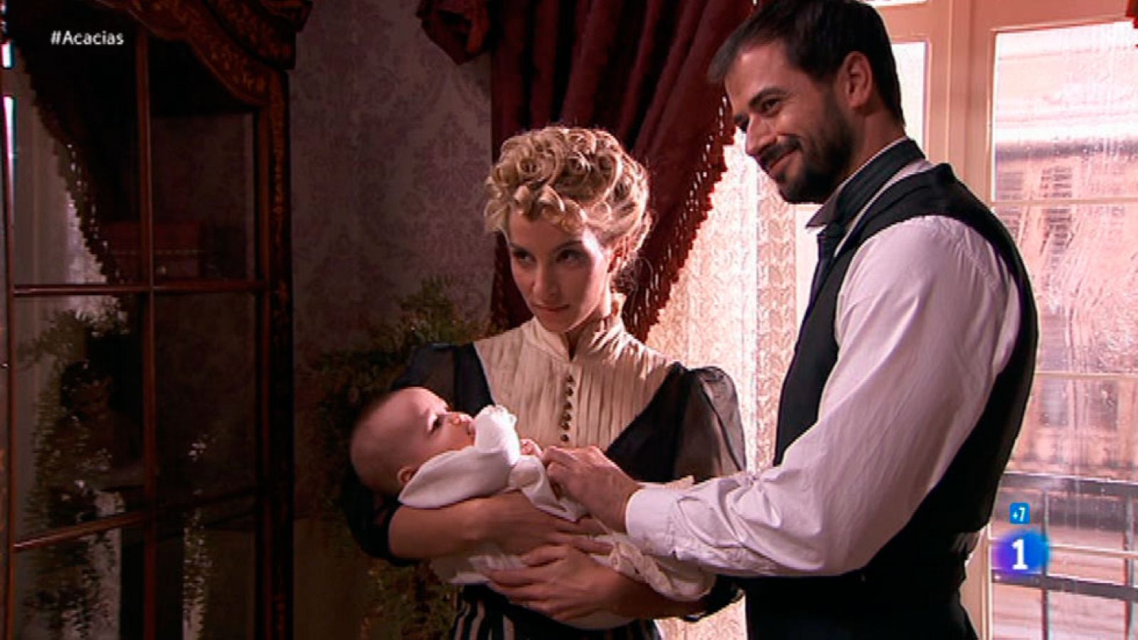 Acacias 38 - Cayetana sostiene a Inocencia ante Manuela