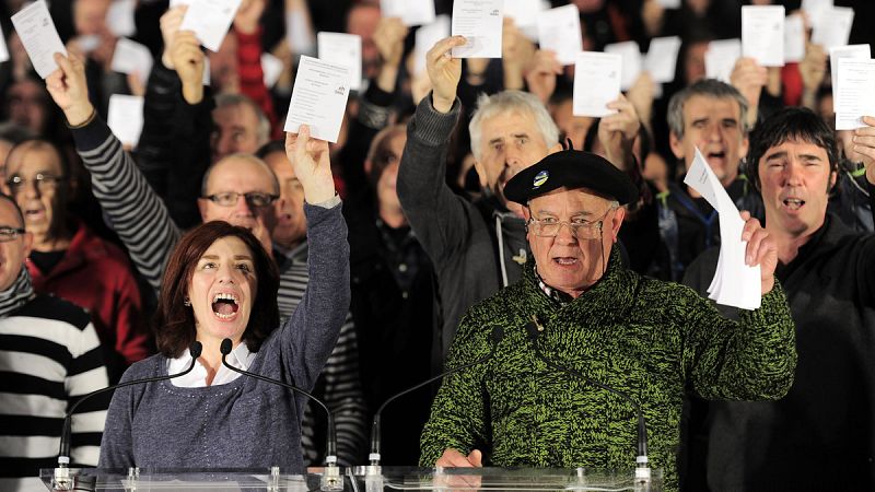 Más de 200 antiguos presos de ETA piden el voto para EH Bildu