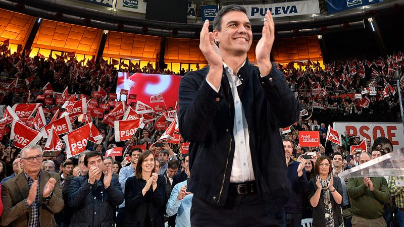 Pedro Sánchez, papeleta en mano, pide el voto para cambiar España y "echar al amigo de Bárcenas"