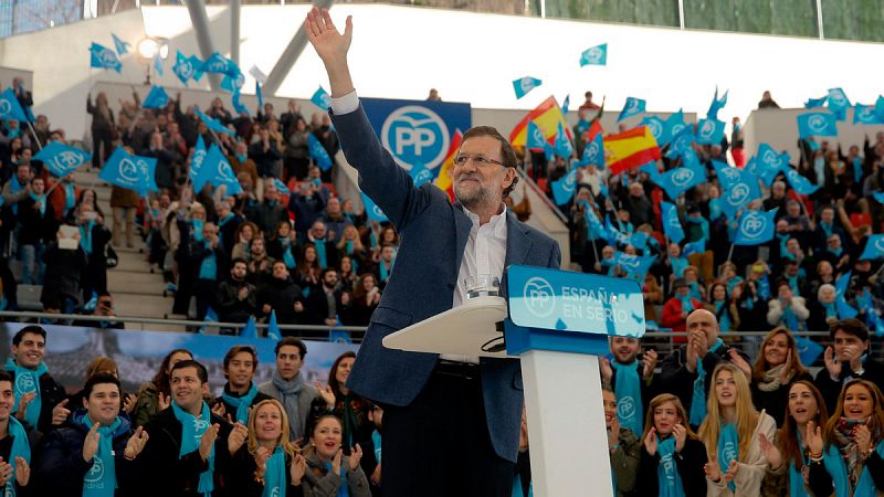Rajoy pide votar al PP para que no les aparten "los cantos de sirena del populismo, el radicalismo y la bisoñez"