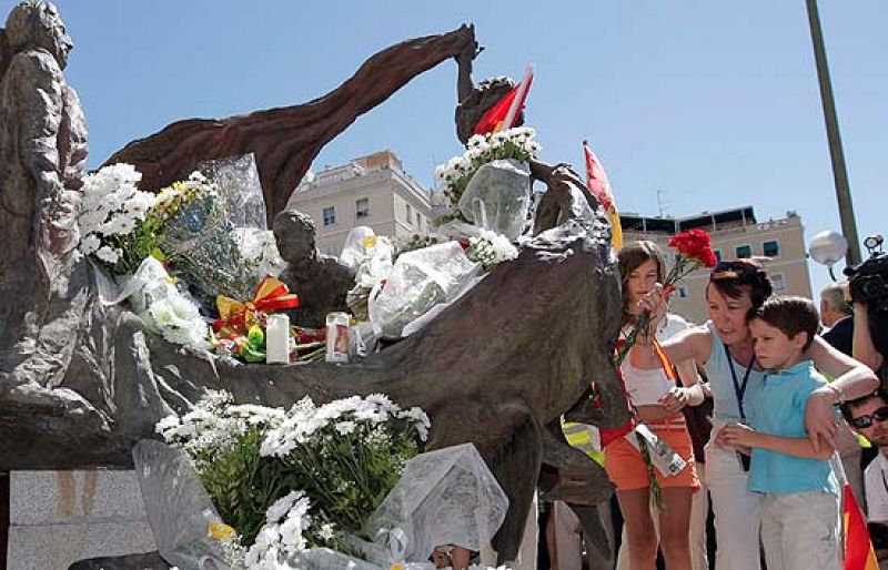 Las víctimas de ETA se manifiestan en repulsa por la excarcelación del etarra De Juan Chaos