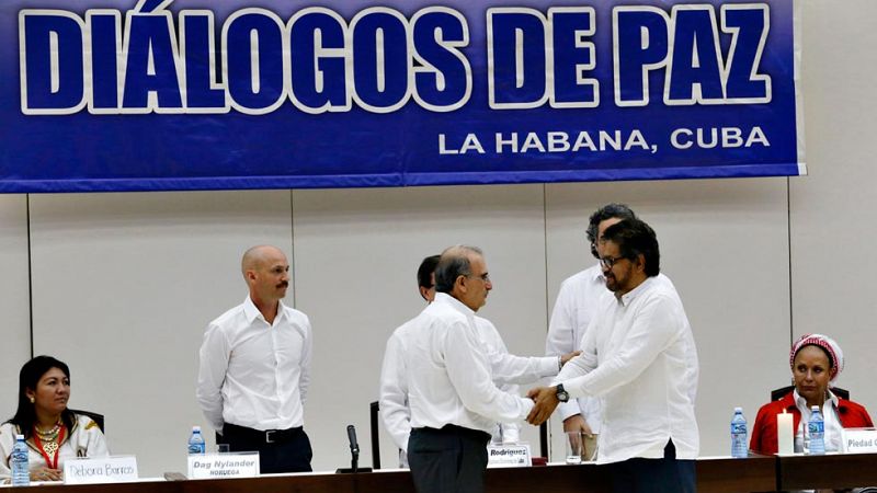 El Gobierno de Colombia y las FARC firman el acuerdo sobre las víctimas del conflicto