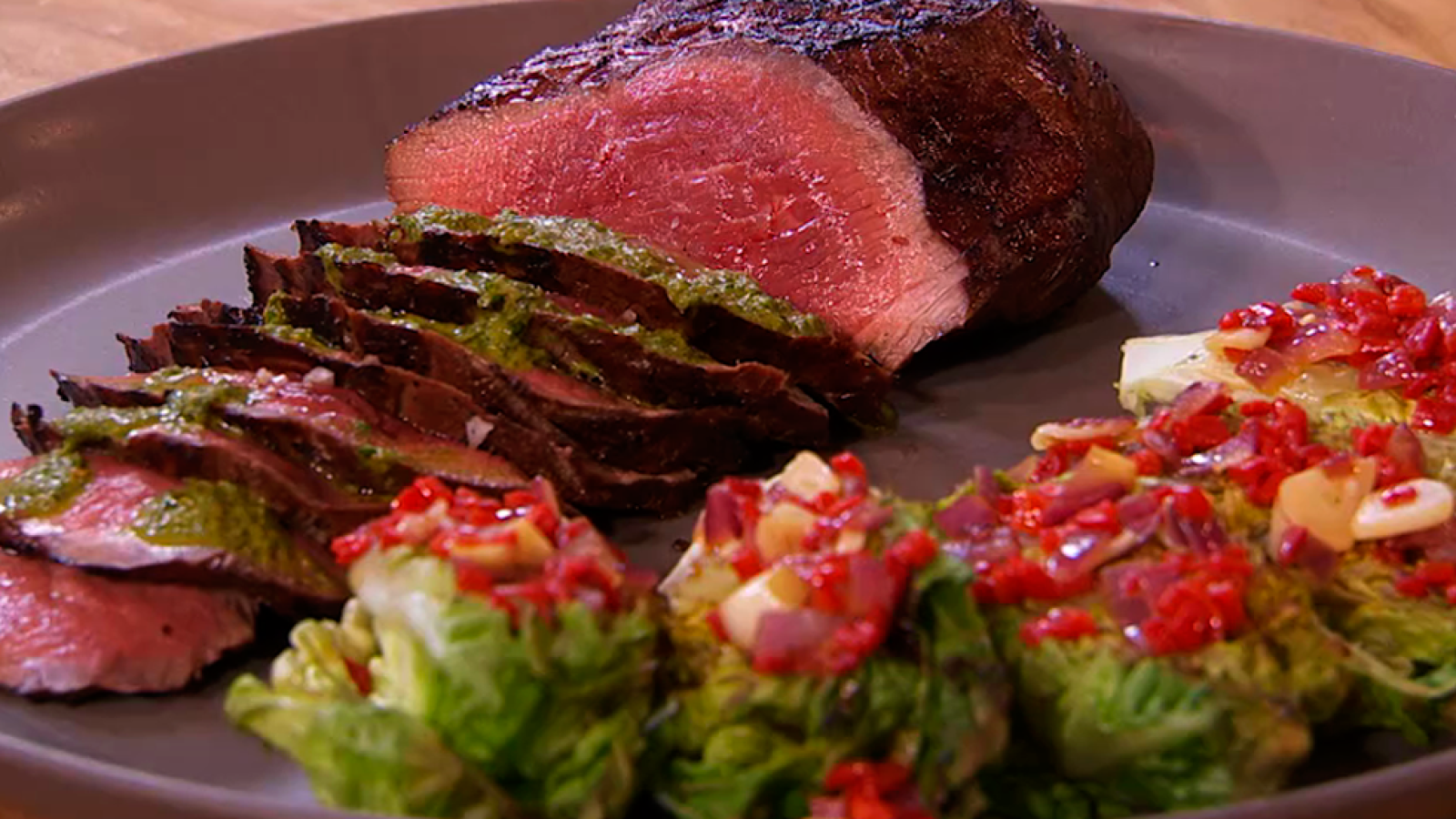 Receta de picaña a la brasa con chimichurri y cogollos