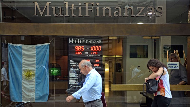 Argentina anuncia el fin de las restricciones para la compra de divisas