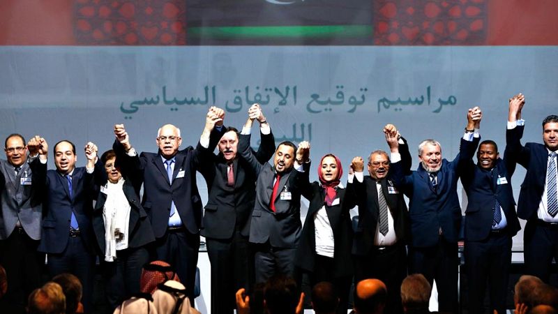 Los dos gobiernos rivales de Libia firman un nuevo acuerdo de unidad nacional impulsado por la ONU