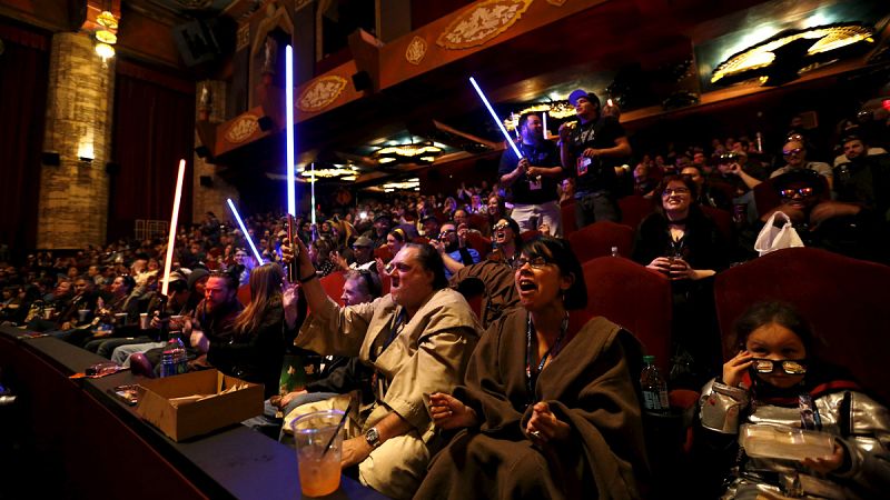 'Star Wars: El despertar de la fuerza' bate el récord de recaudación de preestrenos en jueves