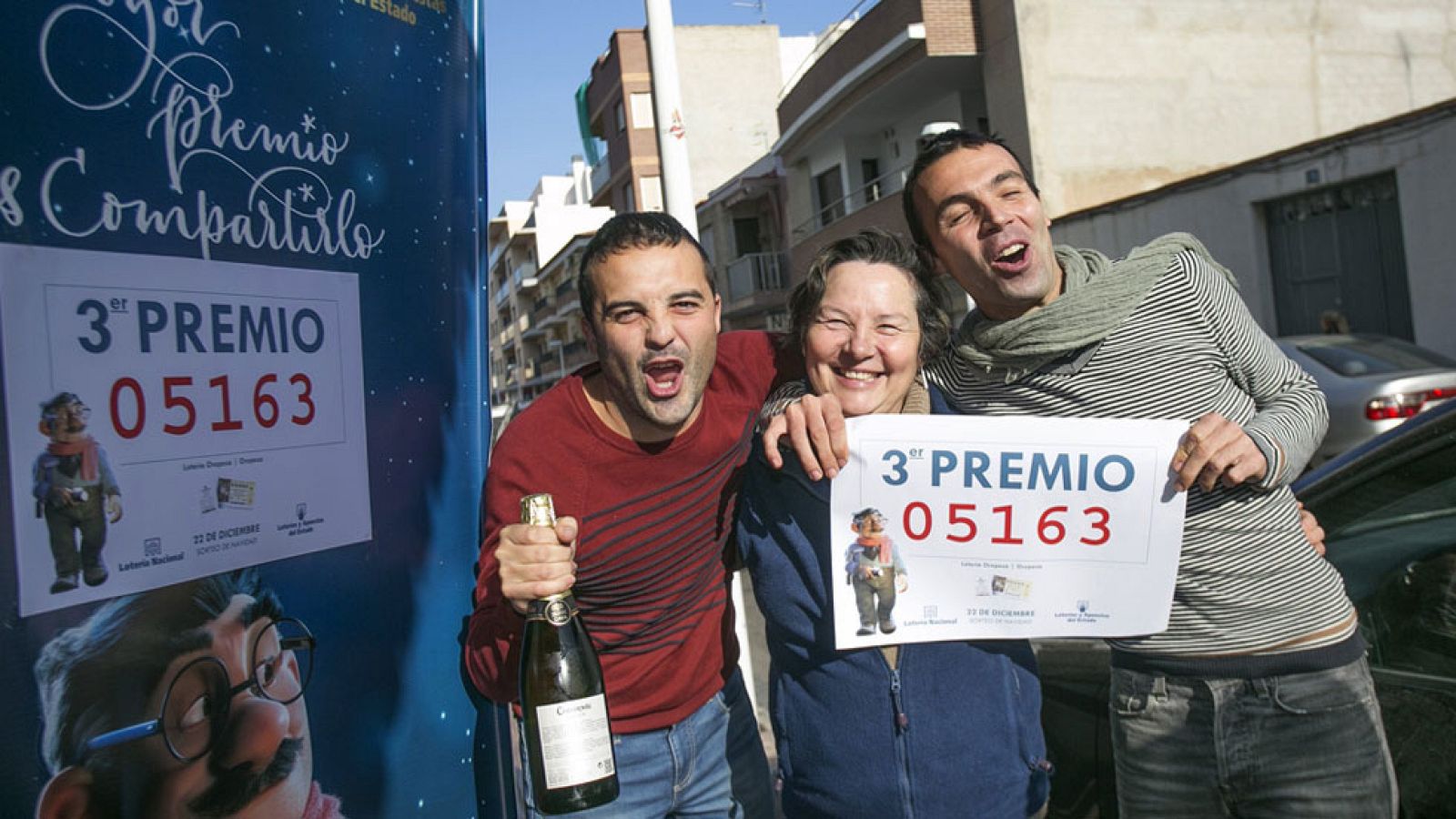 Lotería de Navidad 2015: El tercer premio, 5.163, el último en salir y muy repartido