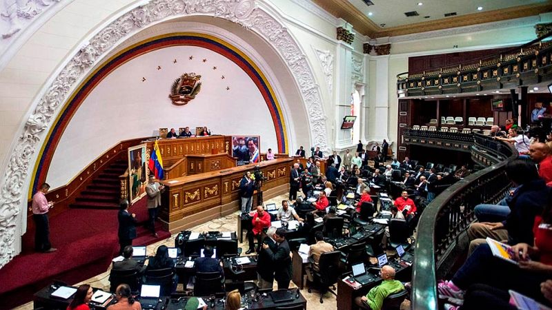 La Asamblea de Venezuela nombra nuevos jueces para el Supremo antes de que la mayoría pase a la oposición