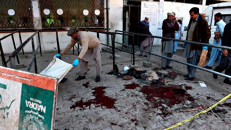 Mueren al menos 23 personas en Pakistán en un atentado suicida de los talibanes