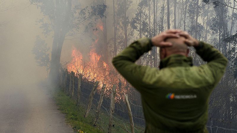 La Guardia Civil apunta a imprudencias como la principal hipótesis de los incendios de la Cornisa Cantábrica