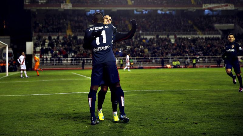 El Atlético vence la resistencia del Rayo en dos minutos