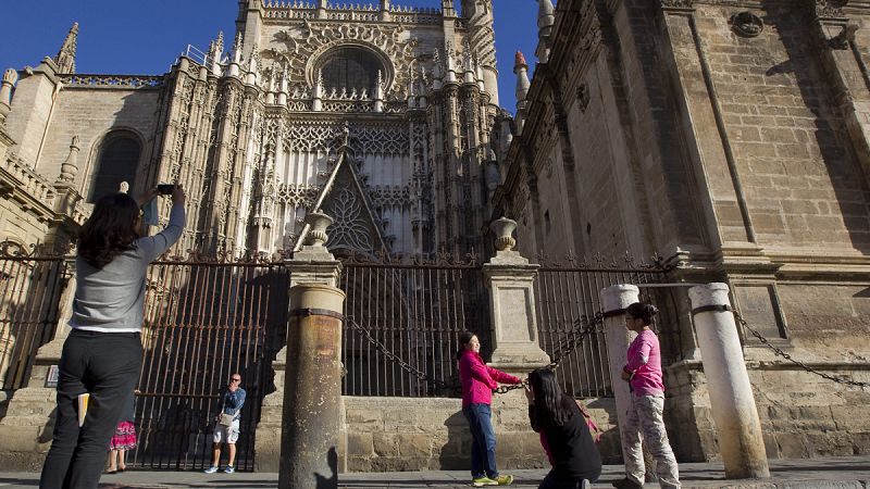 En los once primeros meses de este año llegaron a España casi tantos turistas como en todo 2014