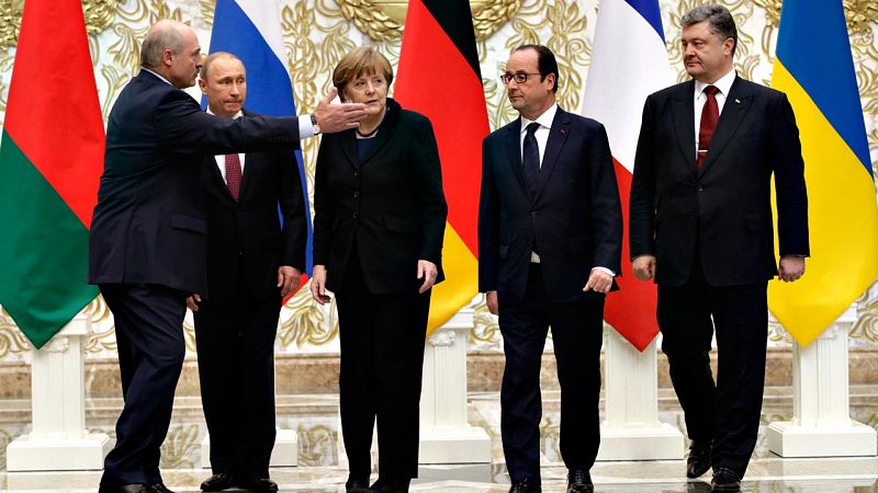 Los líderes de Rusia, Ucrania, Francia y Alemania acuerdan prolongar a 2016 los acuerdos de Minsk