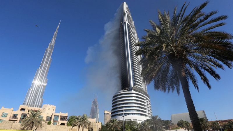Se incendia un rascacielos de Dubai en la noche de fin de año