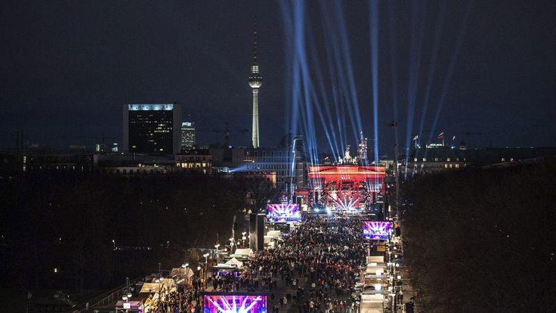 Luz, música y fuertes medidas de seguridad para estrenar 2016