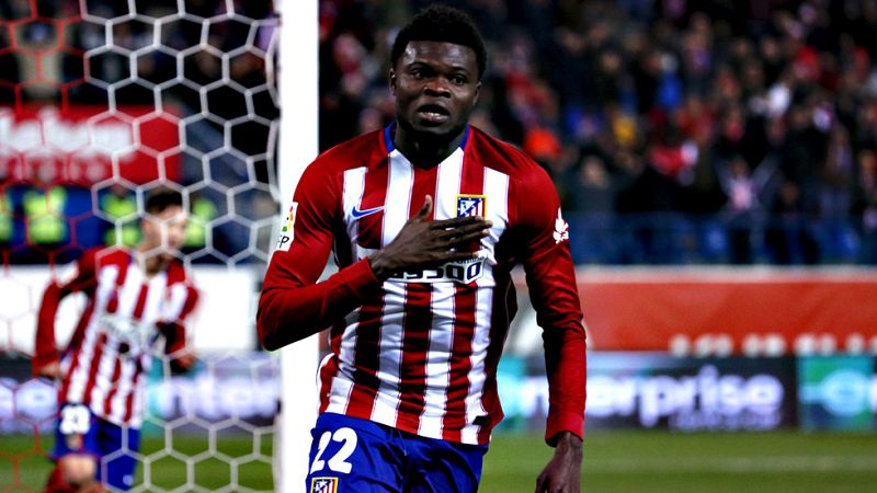 El Atlético sufre ante el colista para ser líder