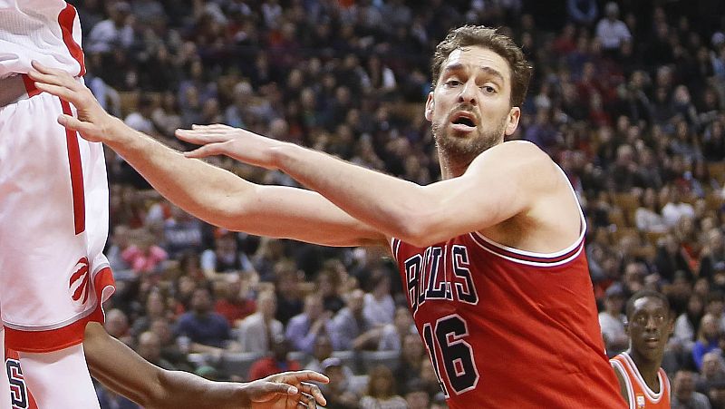 Gasol y Mirotic ayudan a Butler a romper una marca de Jordan