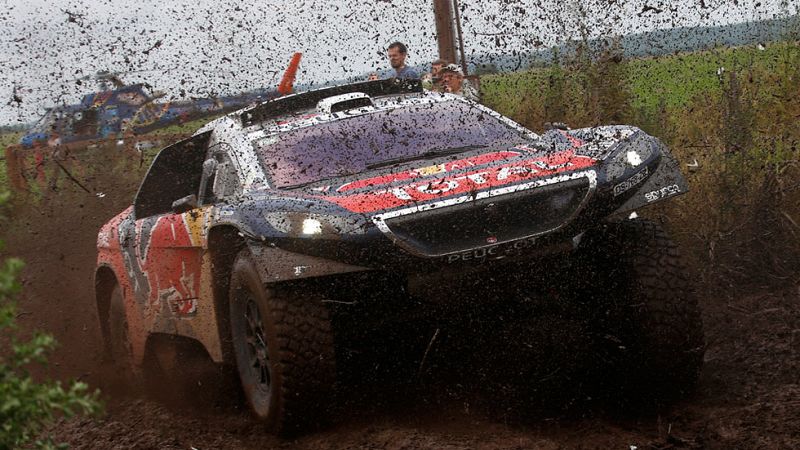 Sebastian Loeb debuta a lo grande, se lleva la etapa en coches