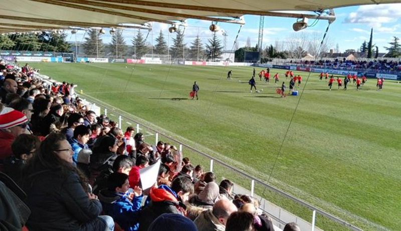2.500 Aficionados animan al Atlético en el entrenamiento de puertas abiertas