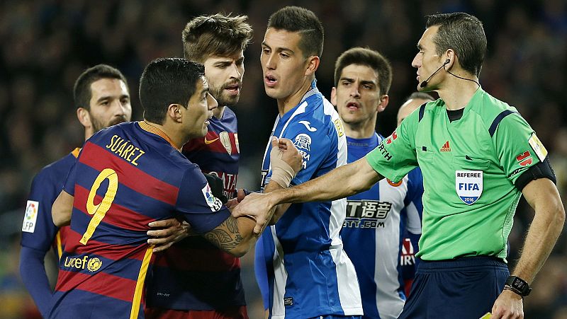 La tensión de los derbis de Barcelona se desborda y llega a los vestuarios