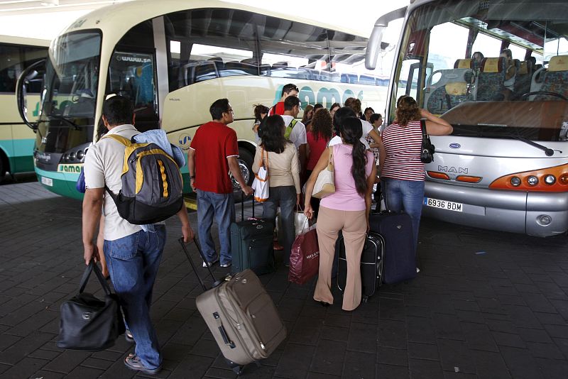 El número de viajeros del transporte urbano e interurbano cayó en junio un 2,6%