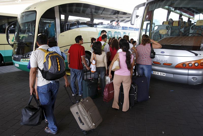 El número de viajeros del transporte urbano e interurbano cayó en junio un 2,6%