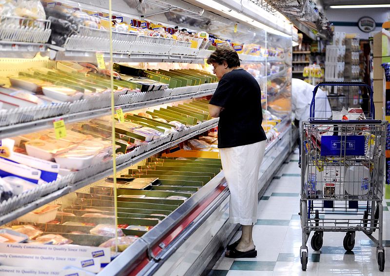 Alimentos básicos como la harina, la leche y el aceite suben más del 20% en un año