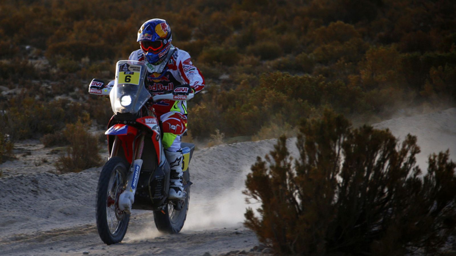 Uyuni vuelve a enterrar las ilusiones de Barreda y Peugeot sigue dominando en coches | Ver