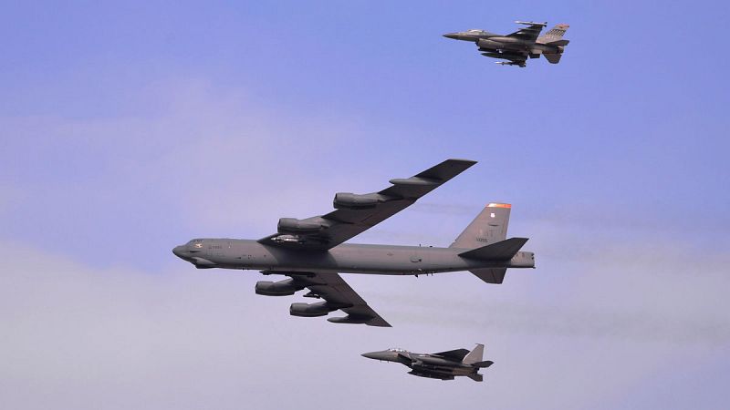 EE.UU. despliega un bombardero estratégico sobre la península coreana en respuesta a Pyongyang