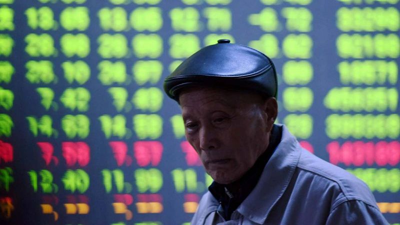 Las Bolsas chinas inician la semana con nuevos desplomes, que superan el 5% en Shanghái