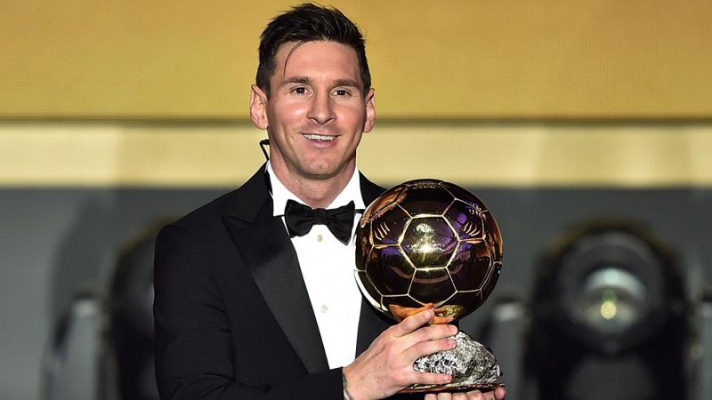 Messi levanta su quinto Balón de Oro