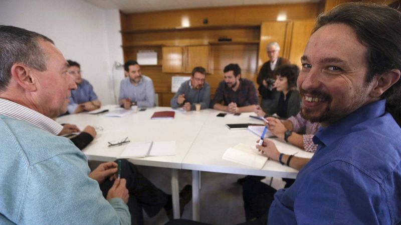 Iglesias condiciona los pactos a que el PSOE acepte sus cuatro grupos en el Congreso y Sánchez los rechaza