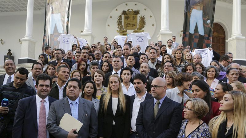 Los diputados venezolanos no asisten al Parlamento tras la suspensión por el Tribunal Supremo