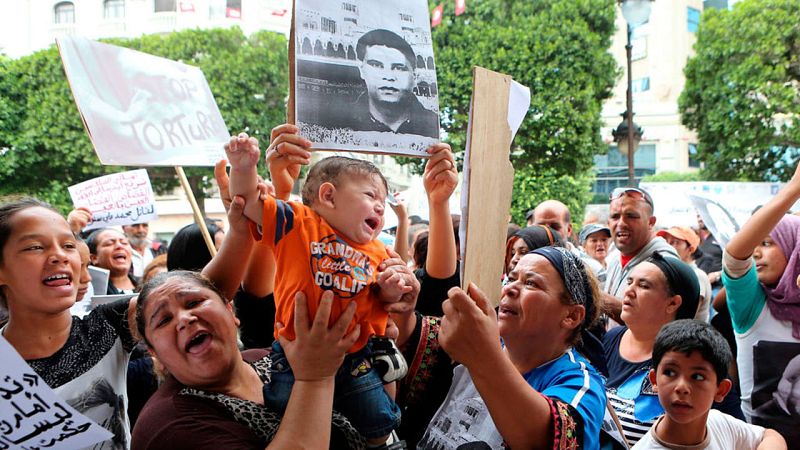 AI denuncia torturas, represión policial y retroceso de las libertades en Túnez